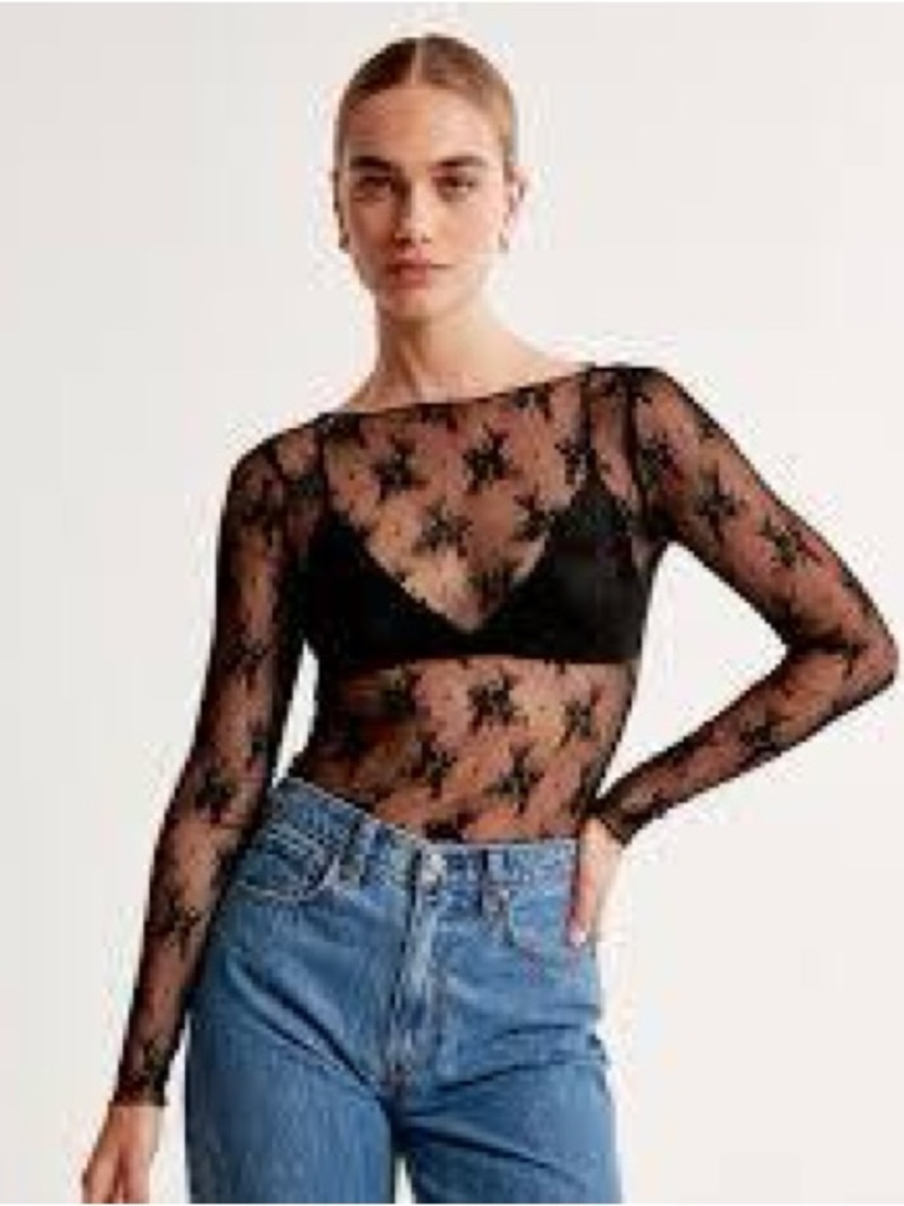 ABERCROMBIE & FITCH
Long-sleeve Lace Slash Top in white